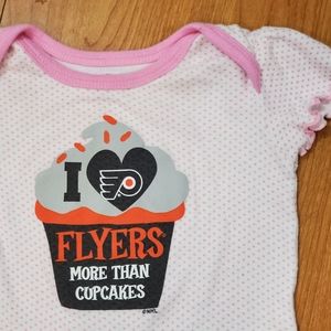 NHL Philadelphia Flyers Onesie Size 6-9m